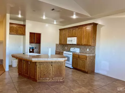 19811 Sun Ct, Tehachapi, CA 93561 photo 4