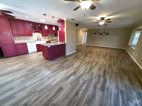 Living - 1301 5th Pl, Delano, CA 93215 photo 2 of 3