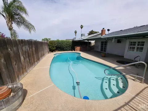 Exterior - 1301 5th Pl, Delano, CA 93215 photo 3 of 5