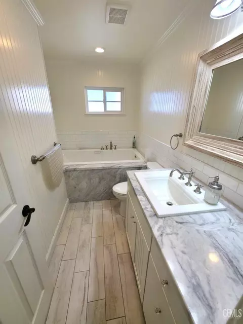 Bath - 1301 5th Pl, Delano, CA 93215 photo 1 of 4