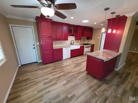 Kitchen - 1301 5th Pl, Delano, CA 93215 photo 6 of 7