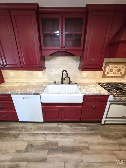 Kitchen - 1301 5th Pl, Delano, CA 93215 photo 3 of 7