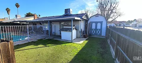 Exterior - 1301 5th Pl, Delano, CA 93215 photo 5 of 5