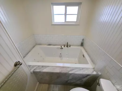 Bath - 1301 5th Pl, Delano, CA 93215 photo 2 of 4