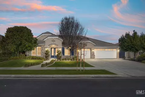 11002 Hartland St, Bakersfield, CA 93312