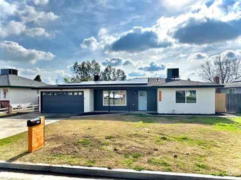9425 Greenacres Dr, Bakersfield, CA 93312