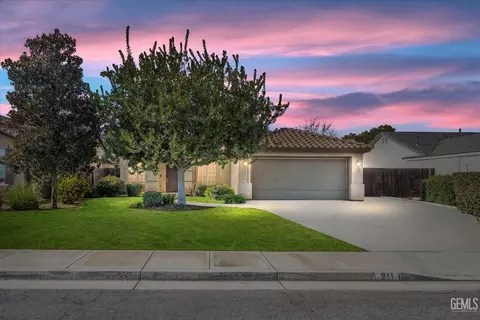 211 Lido Isle Way, Bakersfield, CA 93314