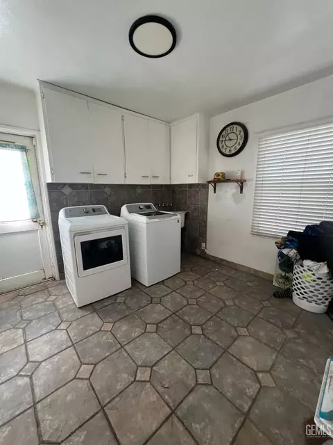 115 E San Emidio St, Taft, CA 93268 photo 5