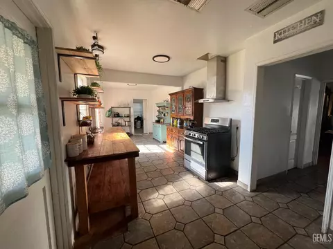 115 E San Emidio St, Taft, CA 93268 photo 4