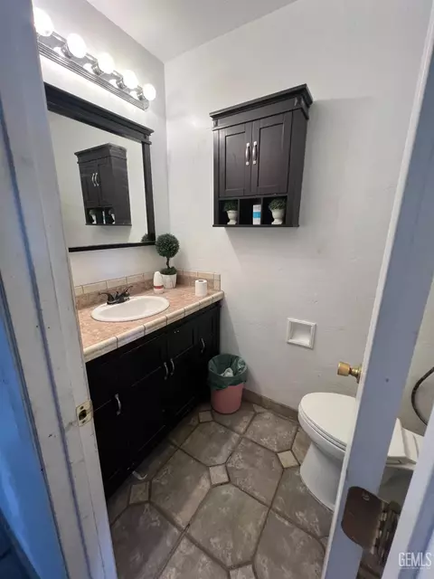 115 E San Emidio St, Taft, CA 93268 photo 7