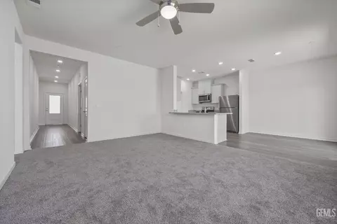 7916 Grapefruit Dr, Bakersfield, CA 93313 photo 2