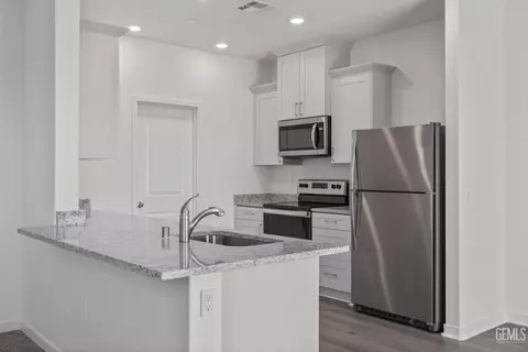 7916 Grapefruit Dr, Bakersfield, CA 93313 photo 3