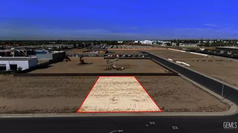 5017 Pampas Ln, Bakersfield, CA 93313