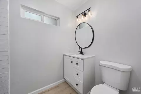 Bath - 215 E Lucard St, Taft, CA 93268 photo 1 of 2