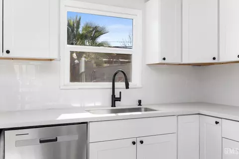 Kitchen - 215 E Lucard St, Taft, CA 93268 photo 3 of 3
