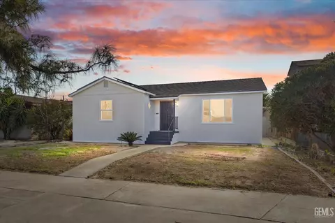 Exterior - 215 E Lucard St, Taft, CA 93268 photo 2 of 12
