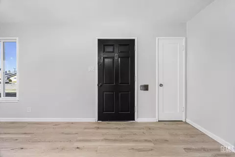 Entry Way - 215 E Lucard St, Taft, CA 93268 photo 1 of 1