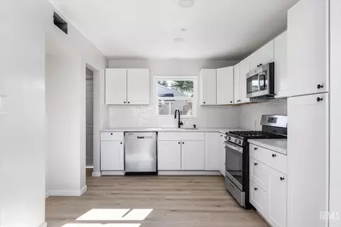 Kitchen - 215 E Lucard St, Taft, CA 93268 photo 1 of 3
