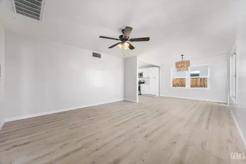 Living - 215 E Lucard St, Taft, CA 93268 photo 2 of 5