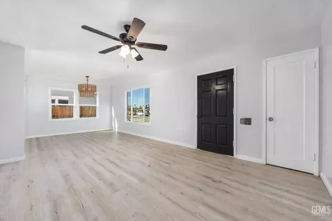 Living - 215 E Lucard St, Taft, CA 93268 photo 3 of 5