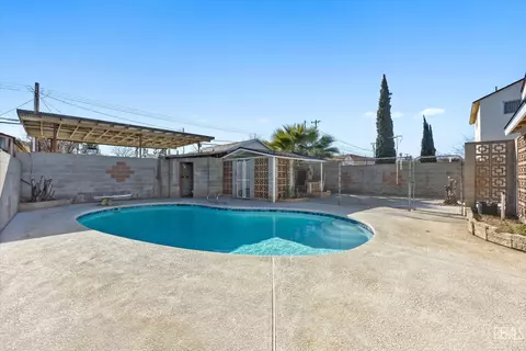 Exterior - 215 E Lucard St, Taft, CA 93268 photo 6 of 12
