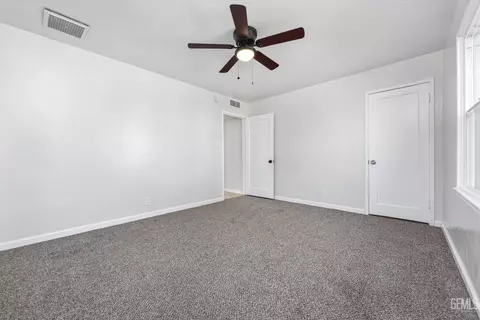 Bedroom - 215 E Lucard St, Taft, CA 93268 photo 5 of 7