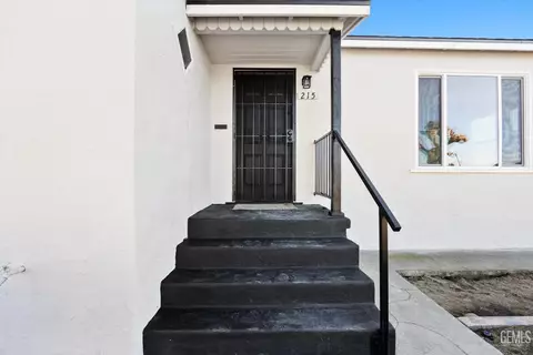 Exterior - 215 E Lucard St, Taft, CA 93268 photo 3 of 12