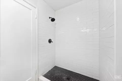 Bath - 215 E Lucard St, Taft, CA 93268 photo 2 of 2