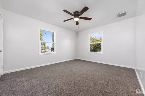 Bedroom - 215 E Lucard St, Taft, CA 93268 photo 4 of 7