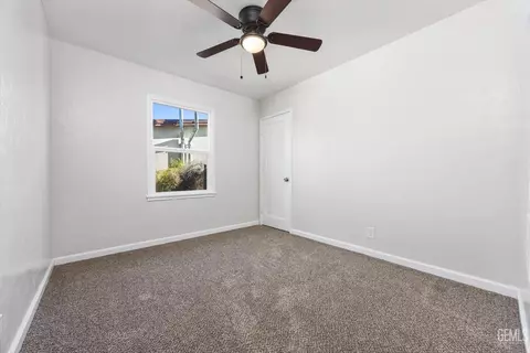 Bedroom - 215 E Lucard St, Taft, CA 93268 photo 6 of 7