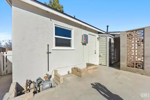 Exterior - 215 E Lucard St, Taft, CA 93268 photo 7 of 12