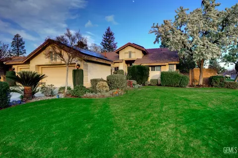 1000 Coyote Springs Dr, Bakersfield, CA 93312