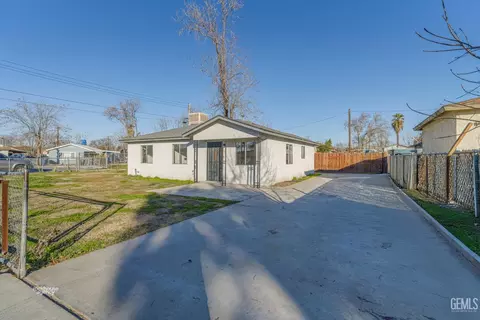 608 Q Ct, Bakersfield, CA 93304