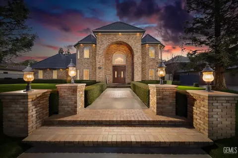 7933 Scarlet Maple Ct, Bakersfield, CA 93308