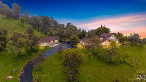 29385 Hart Oaks Dr, Keene, CA 93531