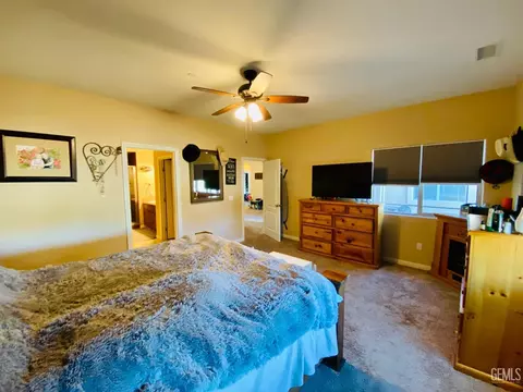 Bedroom - 22325 Mccarthy, Tehachapi, CA 93561 photo 2 of 7