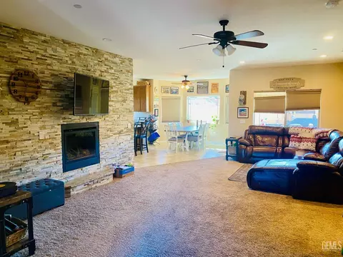 Living - 22325 Mccarthy, Tehachapi, CA 93561 photo 1 of 4