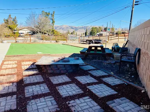 Exterior - 22325 Mccarthy, Tehachapi, CA 93561 photo 4 of 7