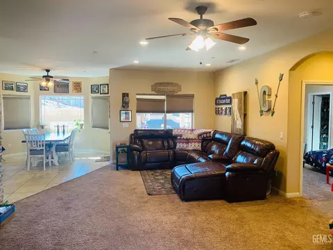Living - 22325 Mccarthy, Tehachapi, CA 93561 photo 2 of 4