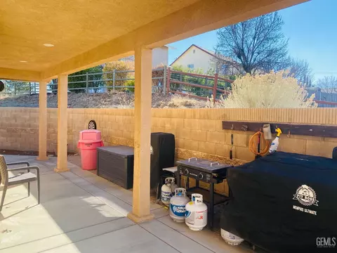 Exterior - 22325 Mccarthy, Tehachapi, CA 93561 photo 7 of 7