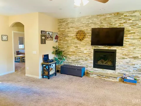Living - 22325 Mccarthy, Tehachapi, CA 93561 photo 4 of 4