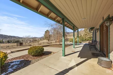 Exterior - 25820 Skyline Dr, Tehachapi, CA 93561 photo 11 of 16
