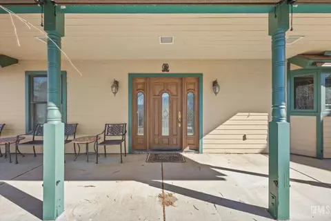 Exterior - 25820 Skyline Dr, Tehachapi, CA 93561 photo 8 of 16