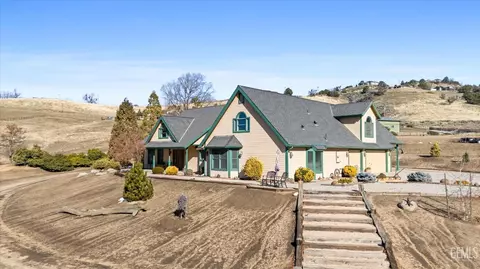 Exterior - 25820 Skyline Dr, Tehachapi, CA 93561 photo 4 of 16