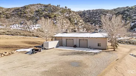 Exterior - 25820 Skyline Dr, Tehachapi, CA 93561 photo 6 of 16