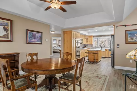 Dining - 25820 Skyline Dr, Tehachapi, CA 93561 photo 2 of 3