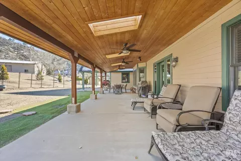 Exterior - 25820 Skyline Dr, Tehachapi, CA 93561 photo 10 of 16