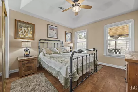 Bedroom - 25820 Skyline Dr, Tehachapi, CA 93561 photo 5 of 7