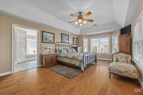 Bedroom - 25820 Skyline Dr, Tehachapi, CA 93561 photo 1 of 7