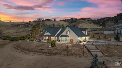 Exterior - 25820 Skyline Dr, Tehachapi, CA 93561 photo 2 of 16
